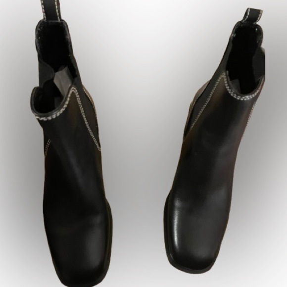 Michael Kors' cute bootie, size 6.5! - Picture 2 of 7